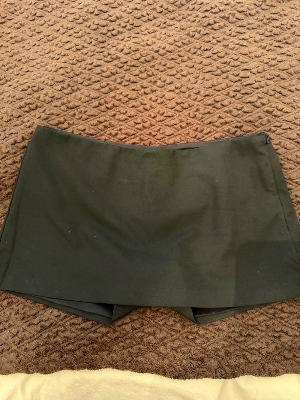 Aritzia Black Women's Skort - Minimal A-Line Front